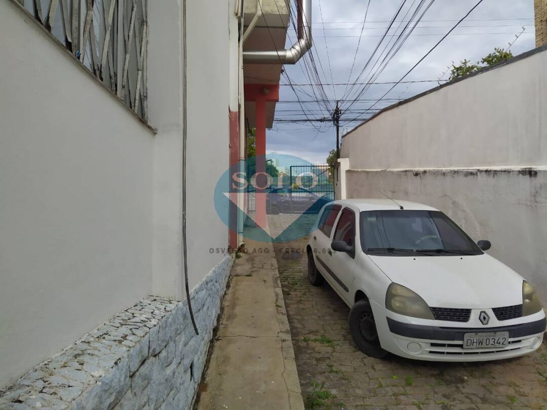 Casa à venda e aluguel com 3 quartos, 140m² - Foto 2